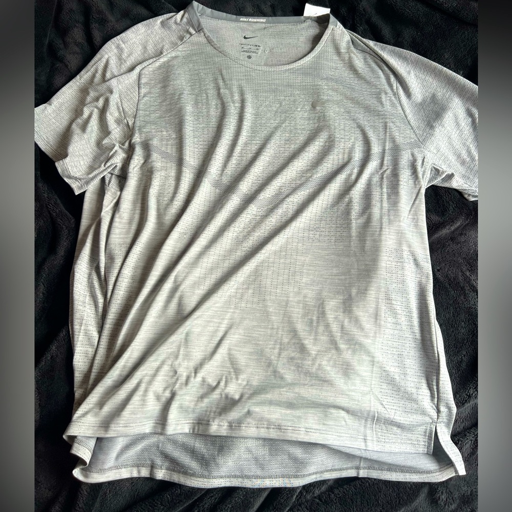 NWT!! Mens Nike Running Top